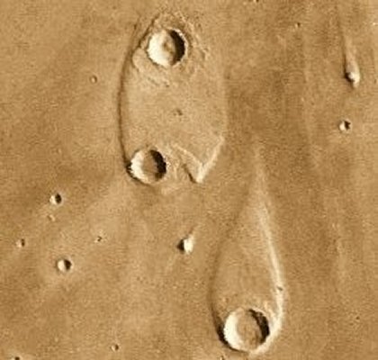 [Foto: Ares Vallis - Isole a forma di goccia]