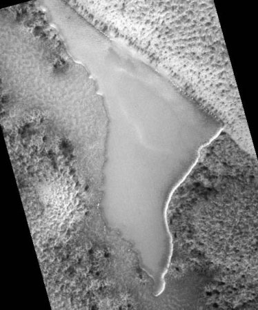 [Foto: Lago attuale (Promethei Rupes - Polo Sud)]