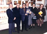 [Premio letterario Padre Ulisse Floridi S.J., assegnato all'Autore (al centro con la targa) per l'Opera "Enciclopedia delle religioni dell'Unione Sovietica" - 34K .jpg]